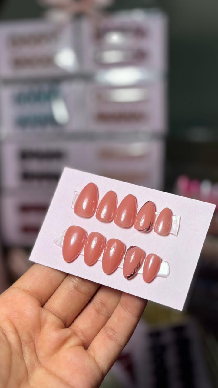 Pinky chrome tips (short almond)