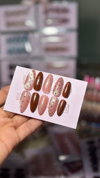 Polka dot (long almond)