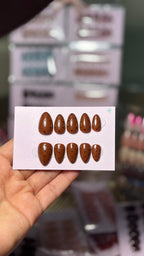 Chocolat polka dot (short almond)