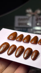 Chocolat polka dot (short almond)