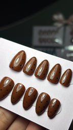 Chocolat polka dot (short almond)